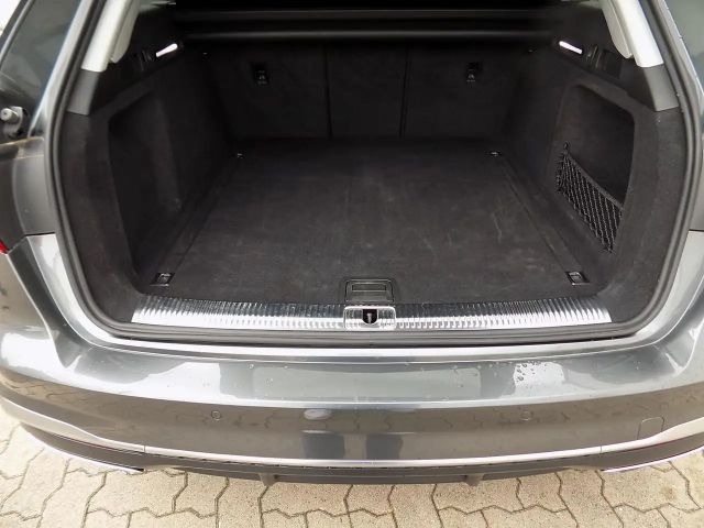 Audi A4 30 TDI Avant S-Line