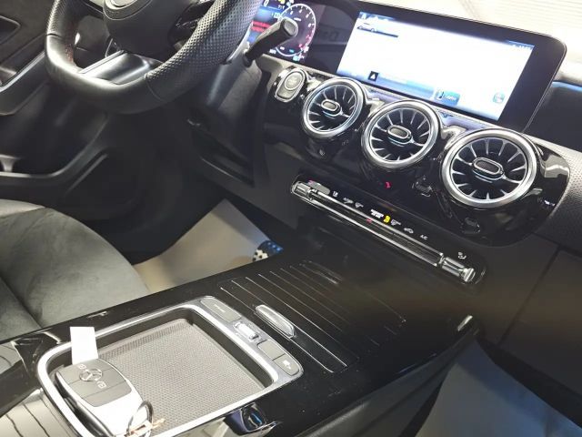 Mercedes-Benz A 180 AMG Line