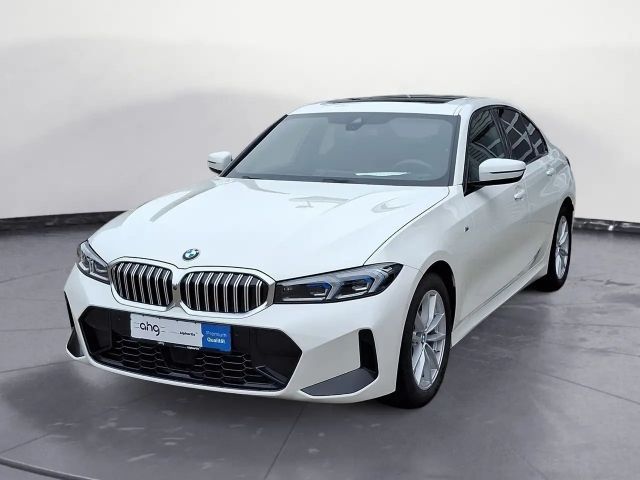 BMW 320 320i M-Sport Sedan