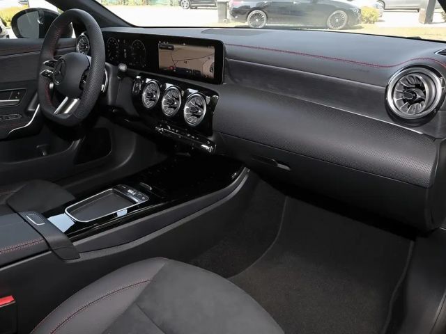 Mercedes-Benz CLA 200 AMG Line Coupé