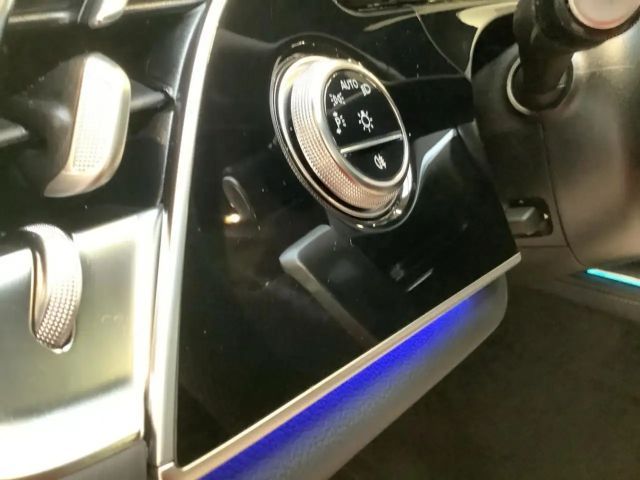 Mercedes-Benz E 200 AMG Line Sedan