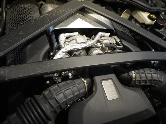 Aston Martin DB11 V8