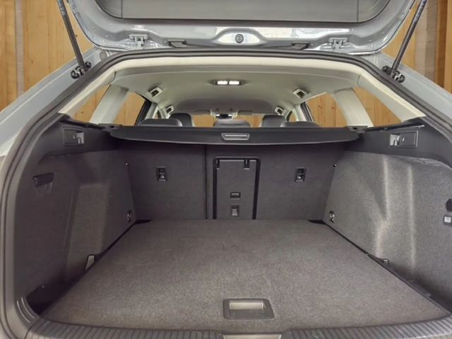 Volkswagen Golf 1.5 eTSI DSG Variant