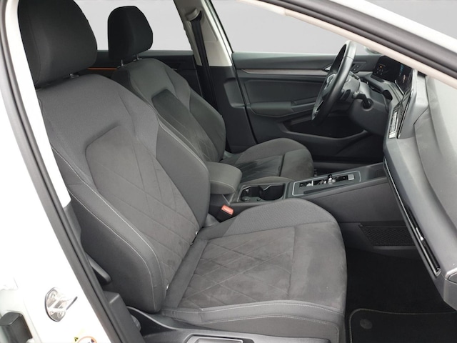 Volkswagen Golf 1.5 eTSI DSG IQ.Drive Style