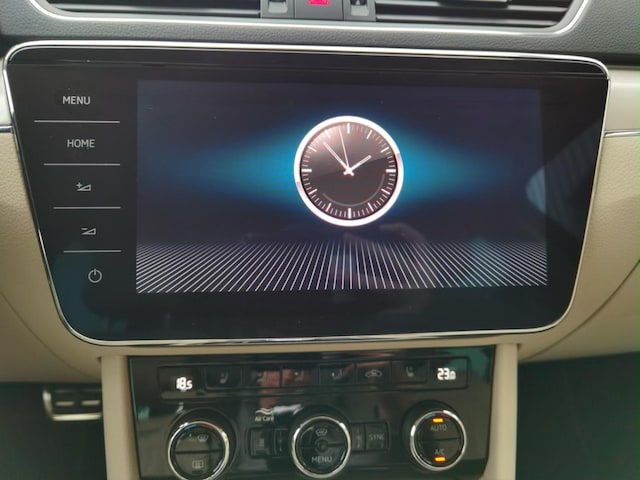 Skoda Superb 2.0 TDI Combi Laurin & Klement