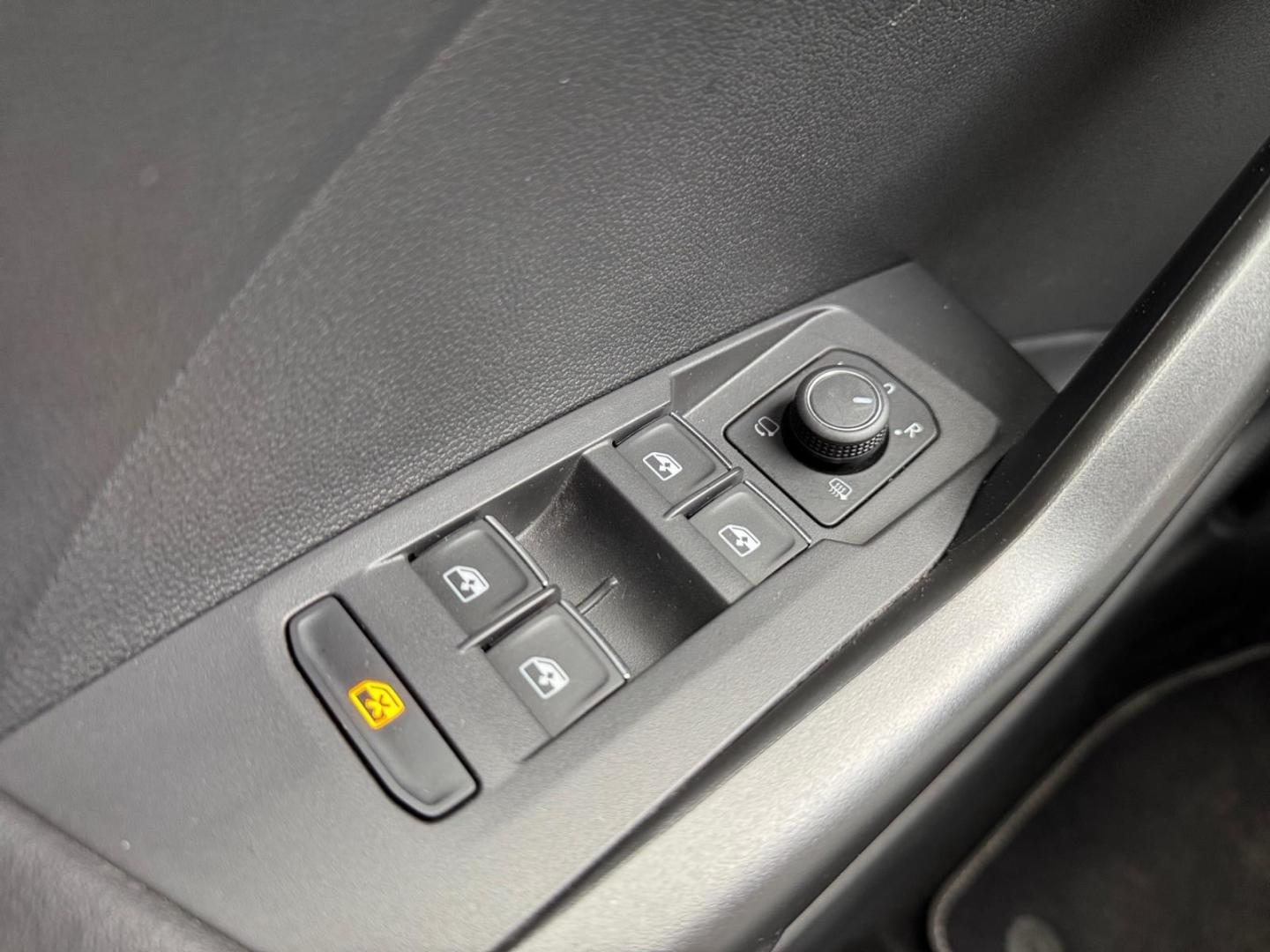 Volkswagen T-Cross 1.0 TSI Life R-Line