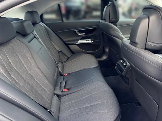 Mercedes-Benz E 220 AVANTGARDE E 220 d Sedan