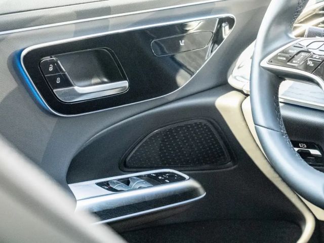 Mercedes-Benz E 200 AVANTGARDE Sedan