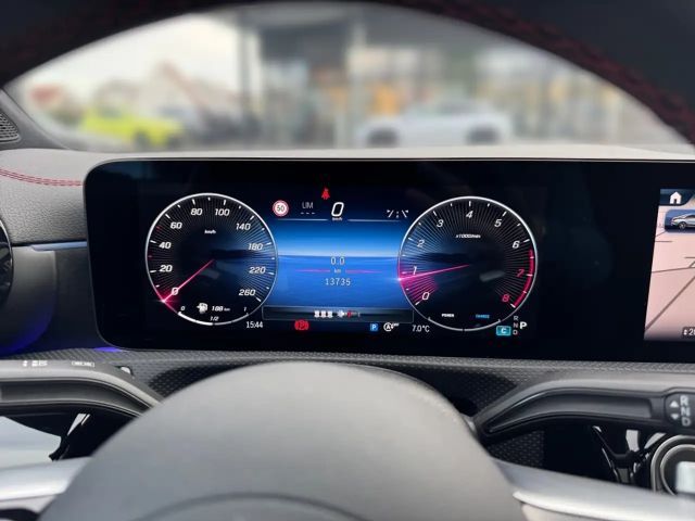 Mercedes-Benz CLA 200 AMG Line Coupé Sedan