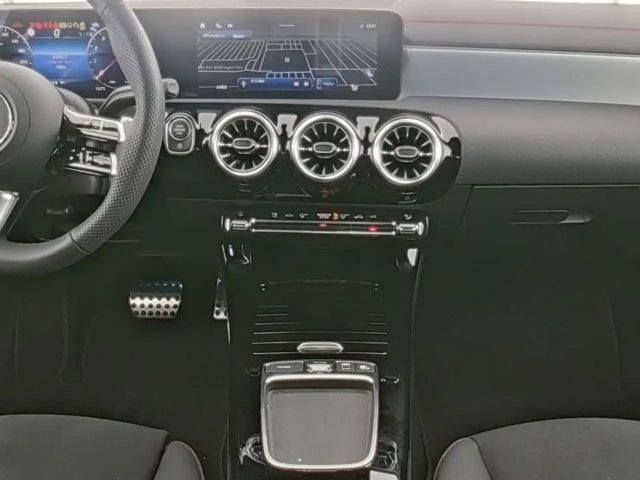 Mercedes-Benz CLA 200 AMG Line Coupé