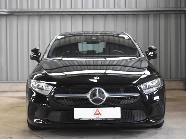 Mercedes-Benz A 180 A 180 d