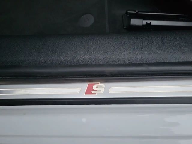 Audi A4 40 TDI Avant S-Line