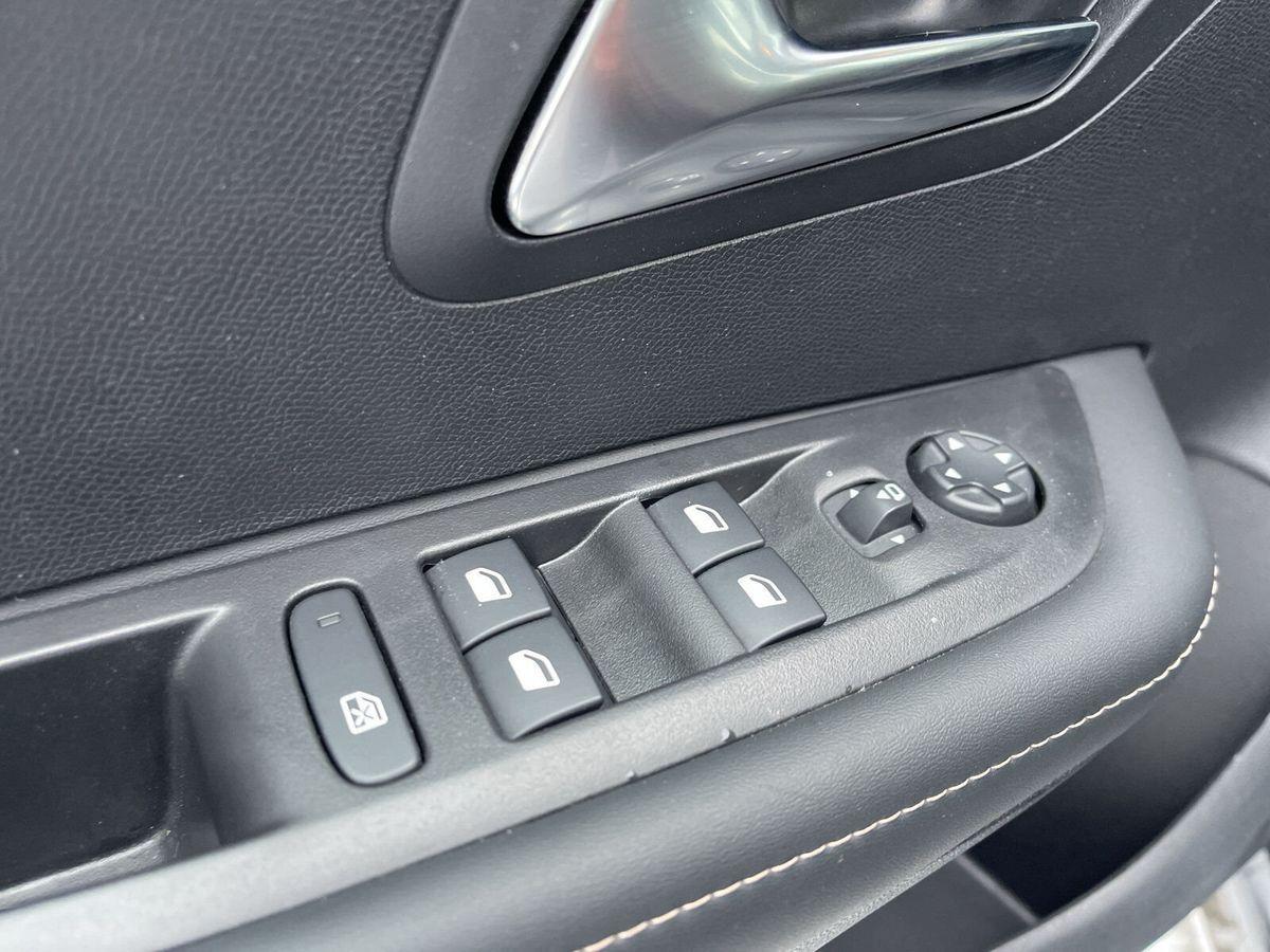 Peugeot 208 Allure Pack Hybrid