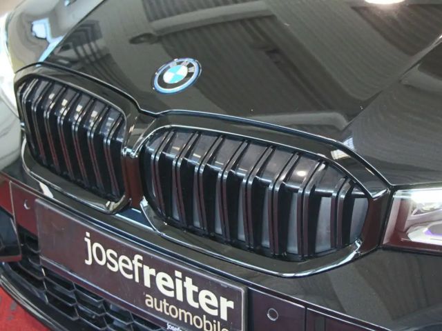 BMW 320 320e M-Sport Touring xDrive