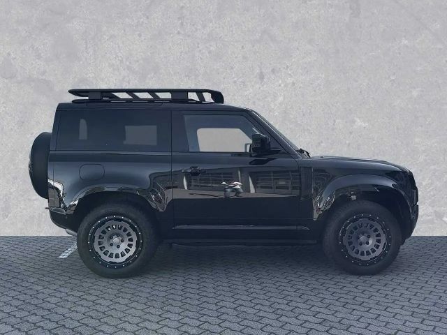 Land Rover Defender 90 D250 Dynamic SE