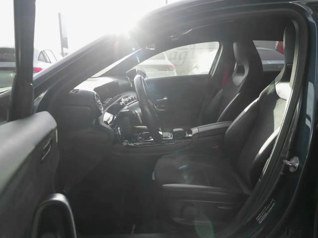 Mercedes-Benz A 35 AMG 4MATIC AMG Line