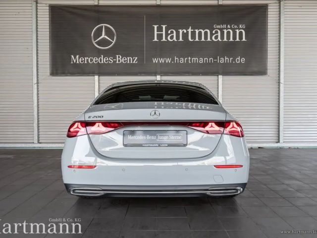 Mercedes-Benz E 200 AVANTGARDE Sedan