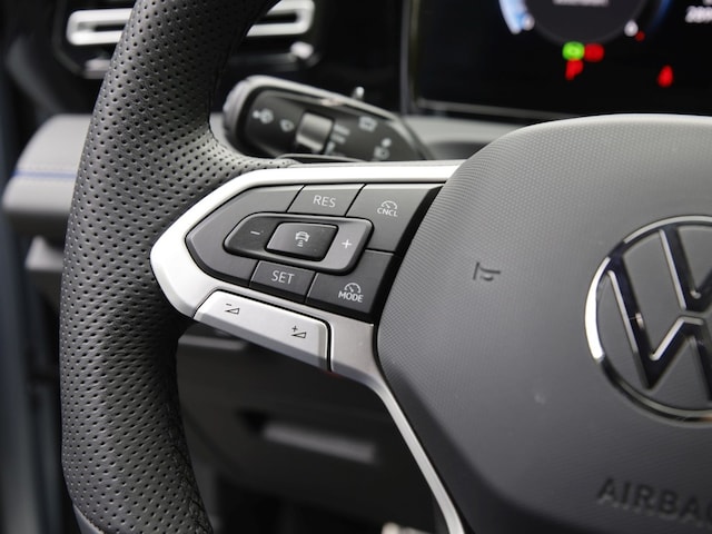 Volkswagen Tiguan Tiguan 2.0 TDI DSG 4M R-Line AHK, Standhzg., Pa...