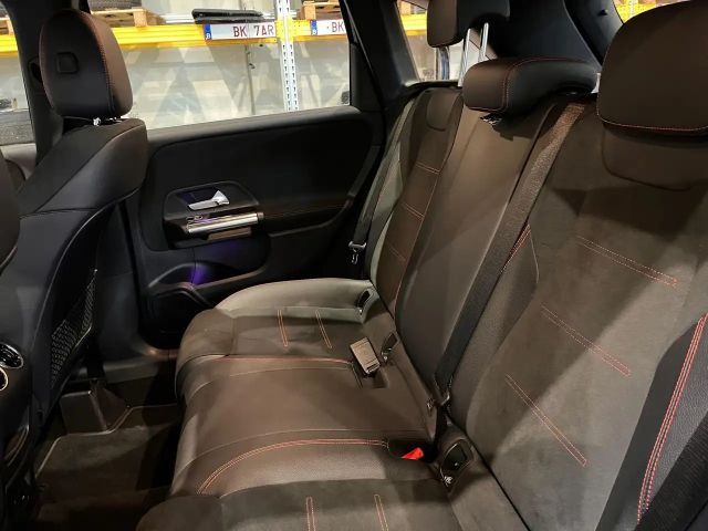 Mercedes-Benz B 180 AMG Line