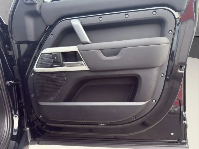 Land Rover Defender 110 Dynamic SE