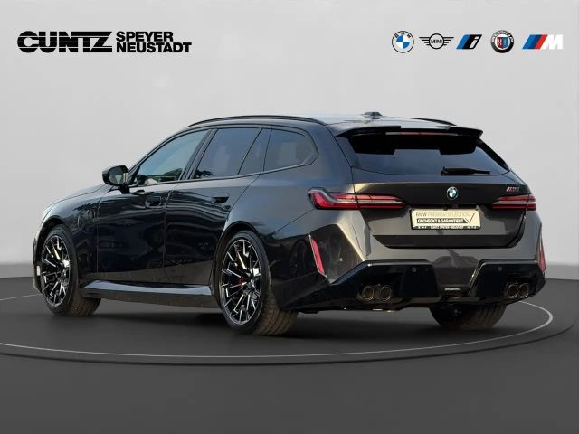 BMW M5 Touring  Anhängerk. Driving+Parkingassist B/W Surr