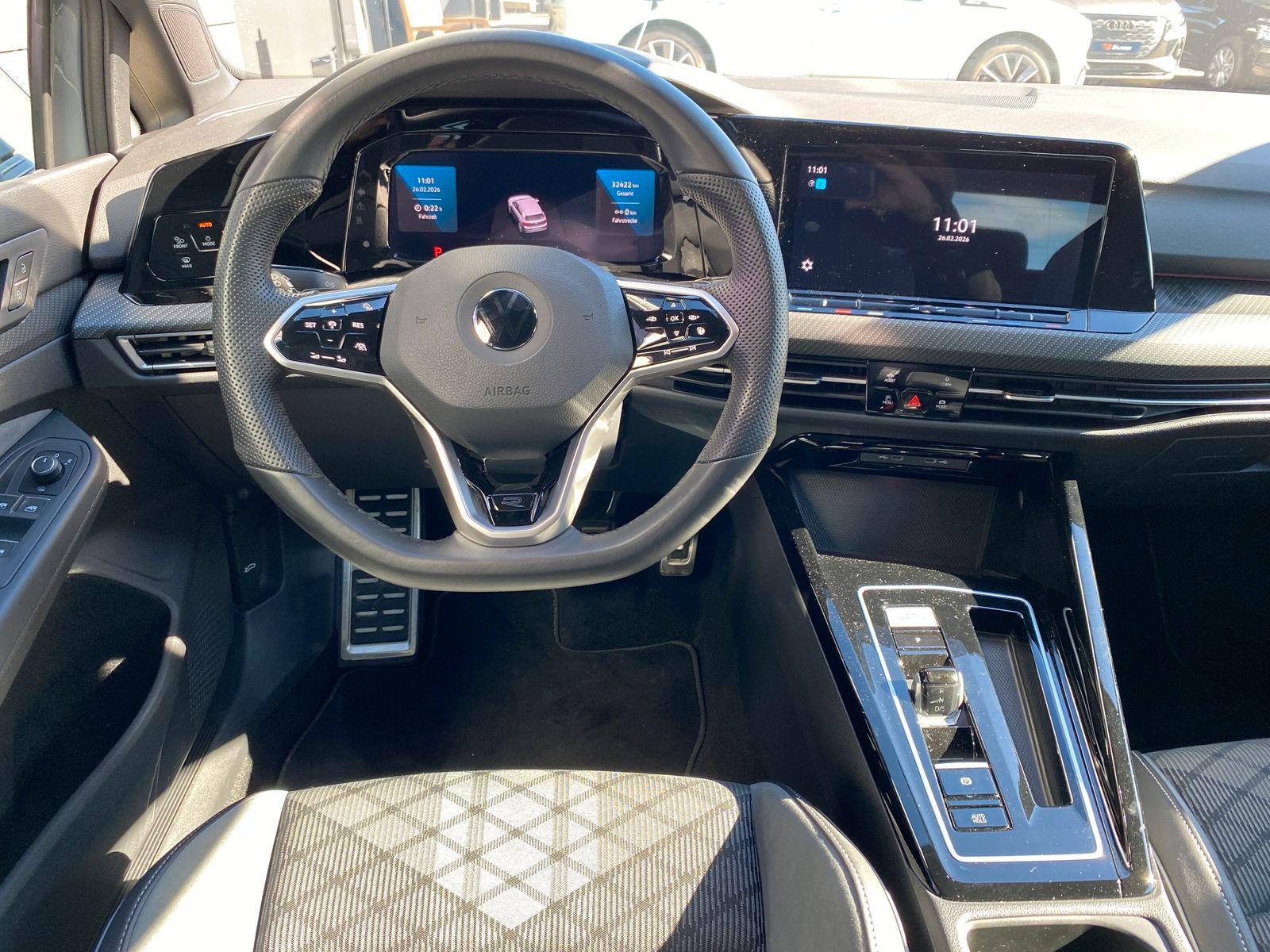 Volkswagen Golf 1.5 eTSI DSG Golf VIII R-Line