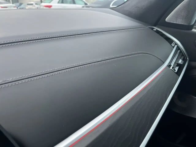 BMW X7 i/HUD/StandHZ/AHK/Panorama/Bowers&Wilkins