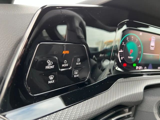 Volkswagen Golf R-Line Variant