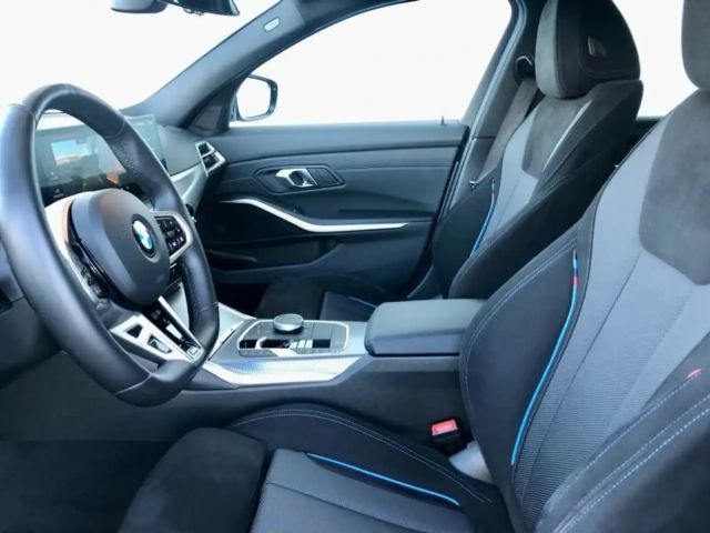 BMW 320 320i M-Sport Sedan