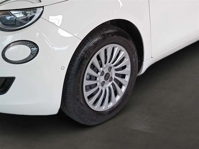 Fiat 500e Sitzheizung Rückfahrkamera Parksensoren