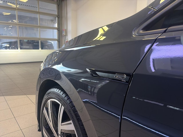 Volkswagen Golf 2.0 TSI DSG R-Line