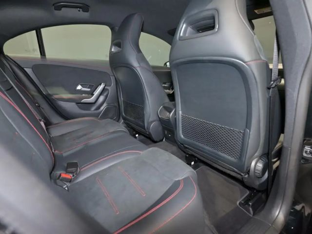 Mercedes-Benz CLA 200 AMG Line Coupé