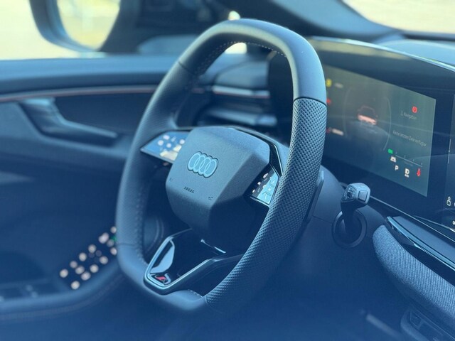 Audi A6 Avant Quattro S-Tronic