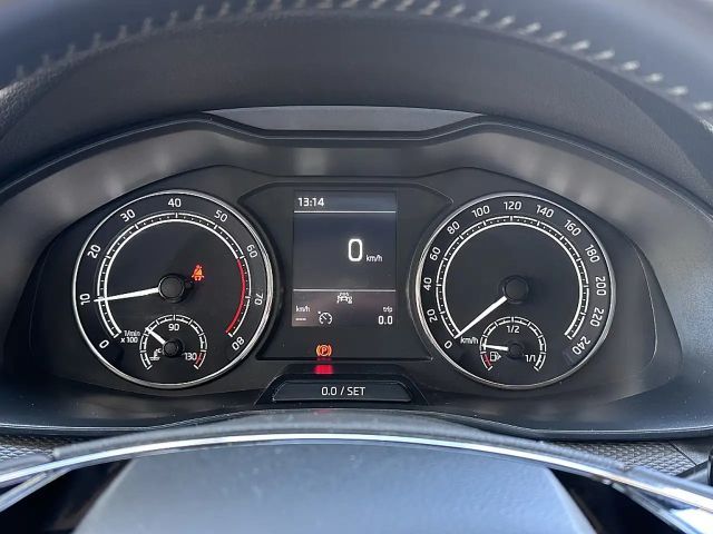 Skoda Kamiq 1,0 TSI SC *AHK schwenkbar, Sitzheizung*