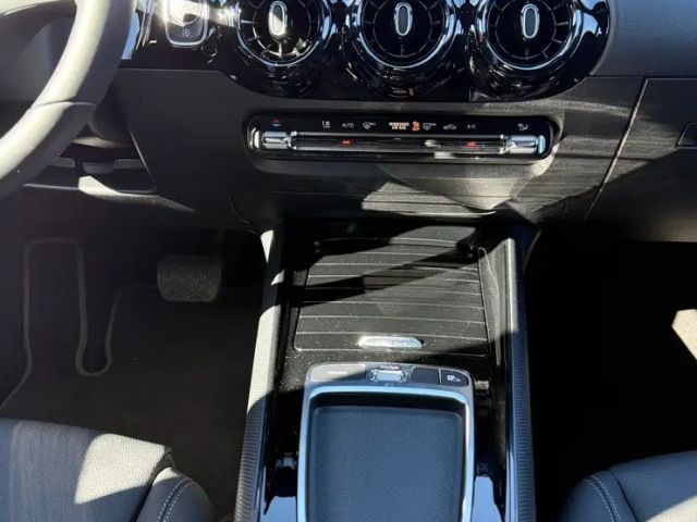 Mercedes-Benz B 180 B 180 d