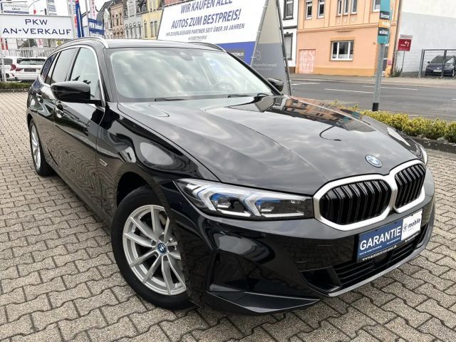 BMW 330 330e Touring xDrive