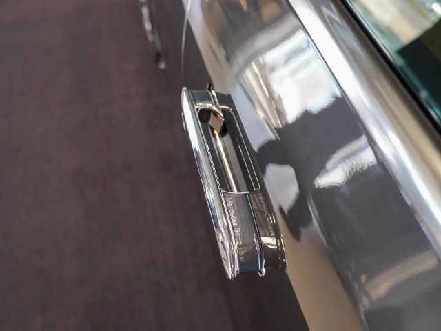 Mercedes-Benz E 220 AVANTGARDE E 220 d Estate