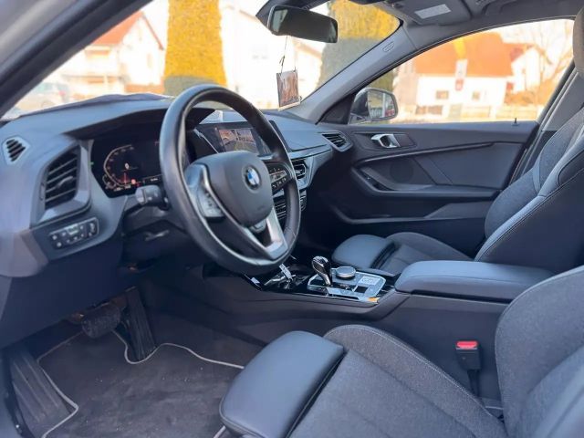 BMW 118 118i Sedan Sport Line