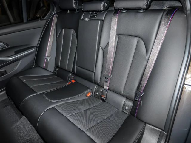 BMW 320 320i M-Sport Sedan