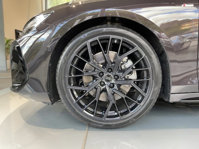 Audi A6 Avant Quattro S-Tronic