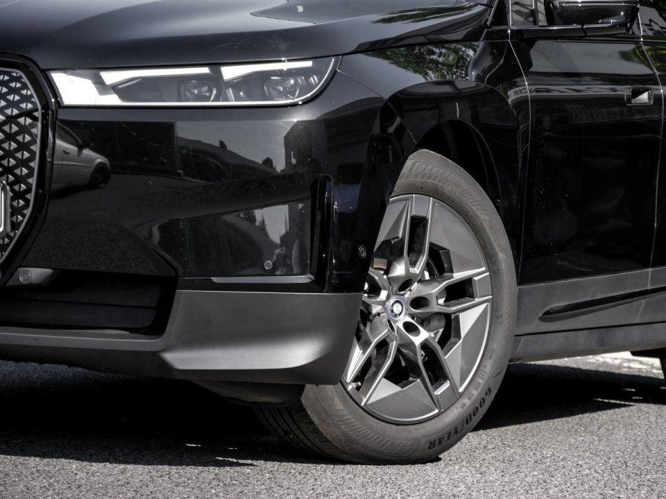 BMW iX xDrive40
