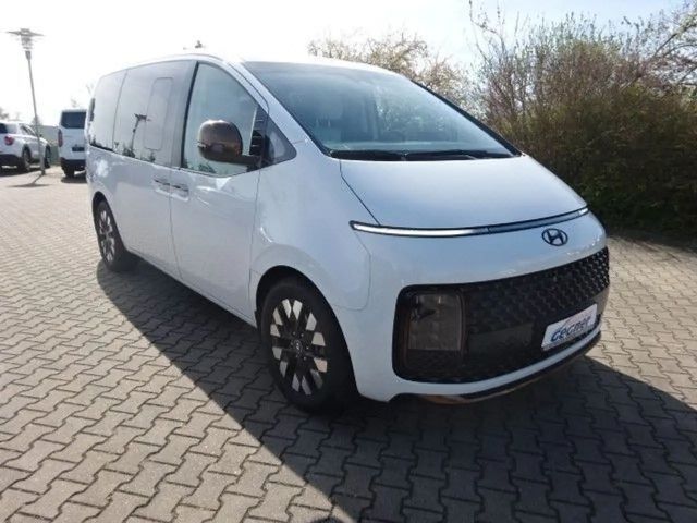 Hyundai Staria Signature