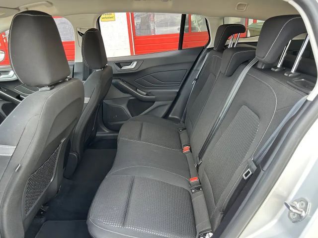 Ford Focus Cool & Connect