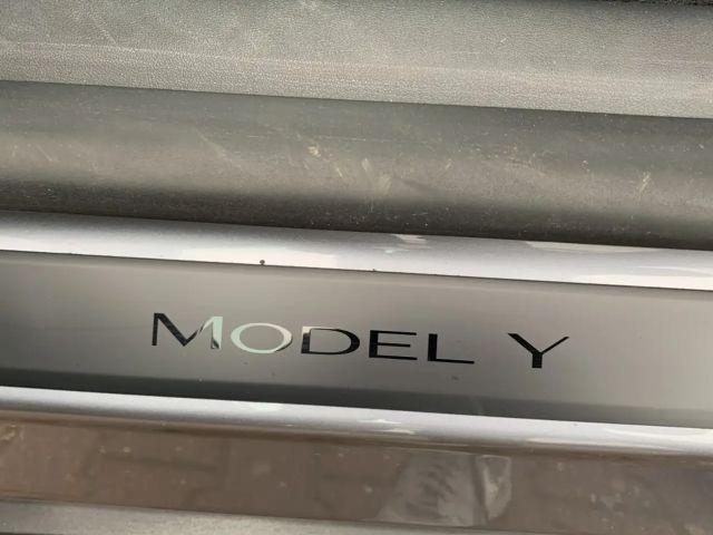 Tesla Model Y AWD Long Range