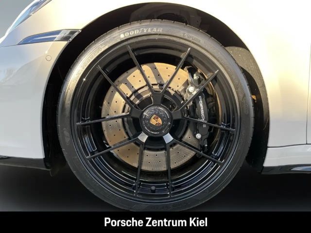 Porsche 992 4 Coupé GTS Targa