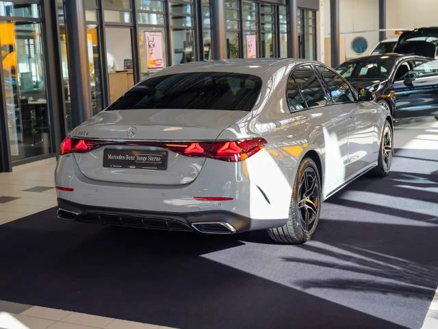 Mercedes-Benz E 220 AMG Line E 220 d Sedan