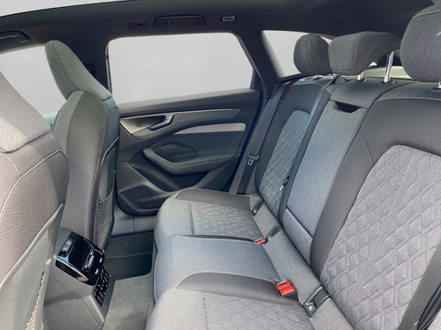 Audi A6 Avant Quattro S-Tronic