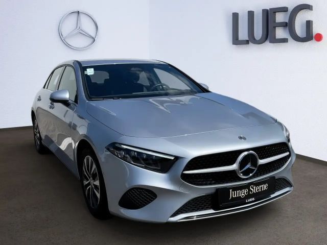 Mercedes-Benz A 180 A 180 d