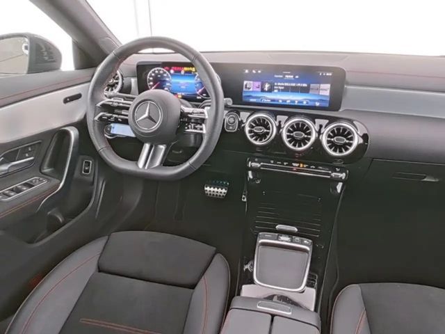 Mercedes-Benz CLA 200 AMG Line Coupé