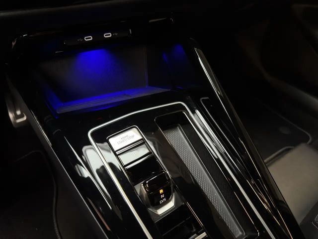 Volkswagen Golf 1.5 eTSI DSG R-Line